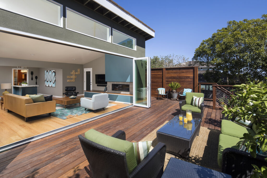 Indoor/Outdoor Modern Living Room Remodel